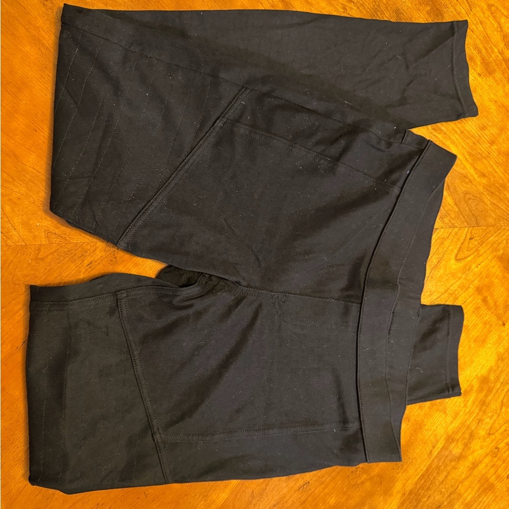 HUE Classic Black Jeggings